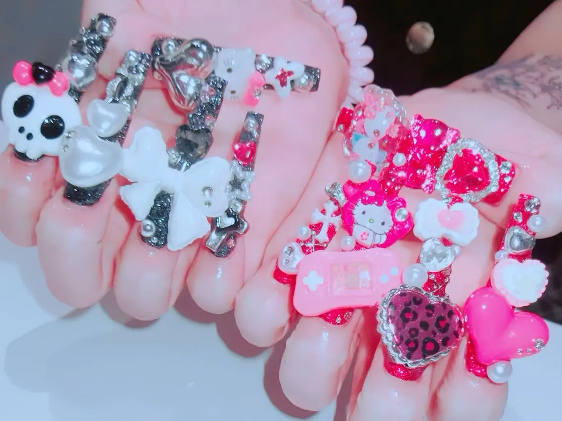 ネイル チークネイル フレンチネイル ガラスフレンチ グラデーション キラキラネイル Rin Nail 新大久保店のネイルデザイン