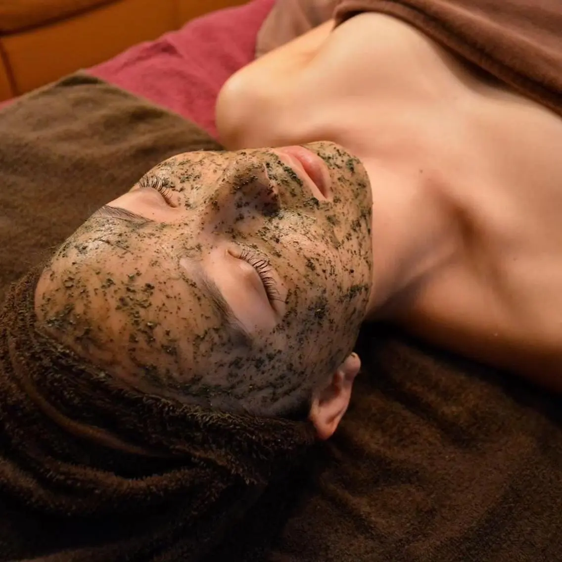 ルヴィハーブピーリング🌿全顔​〜​首（REVI陶肌トリートメント）剥離なし✨芸能人や美容家御用達✨再生因子セラム付きの写真