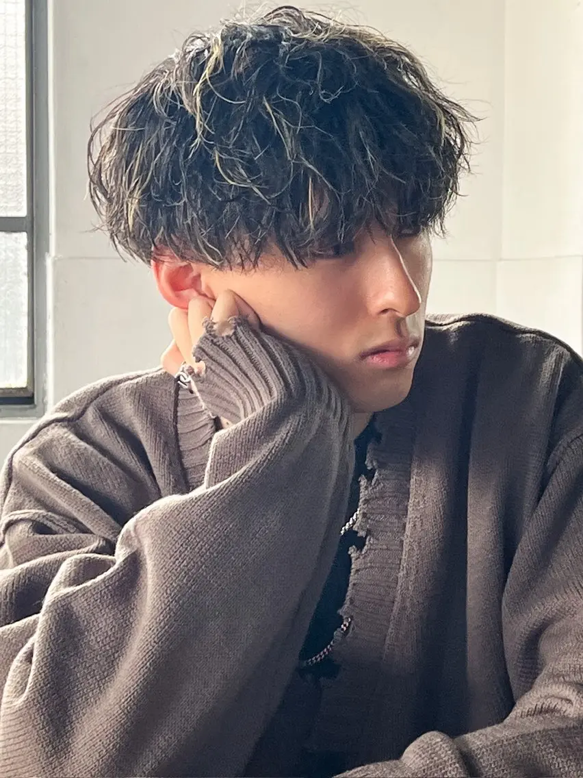 ショート パーマ メンズ カット パーマ スパイキーショート パーマ　具志堅　太志のヘアスタイル