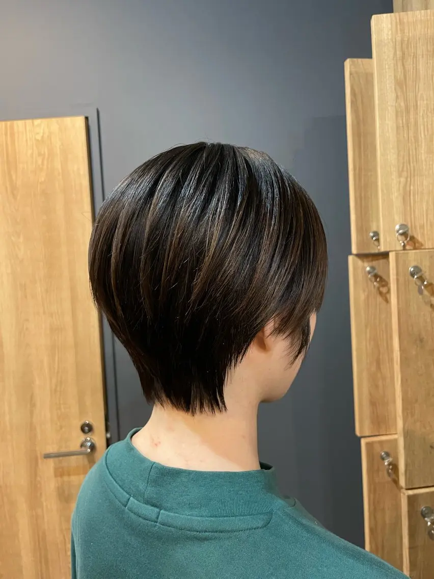 ショート ショートヘア ウルフカット 鎌取/透明感カラー /ボブ/顔まわりのヘアスタイル