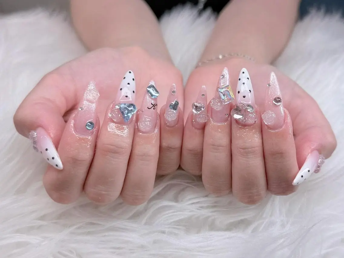 ネイル クリアネイル 韓国ネイル ロングネイル 持ち込み シルバー Melia Nail Nambaのネイルデザイン