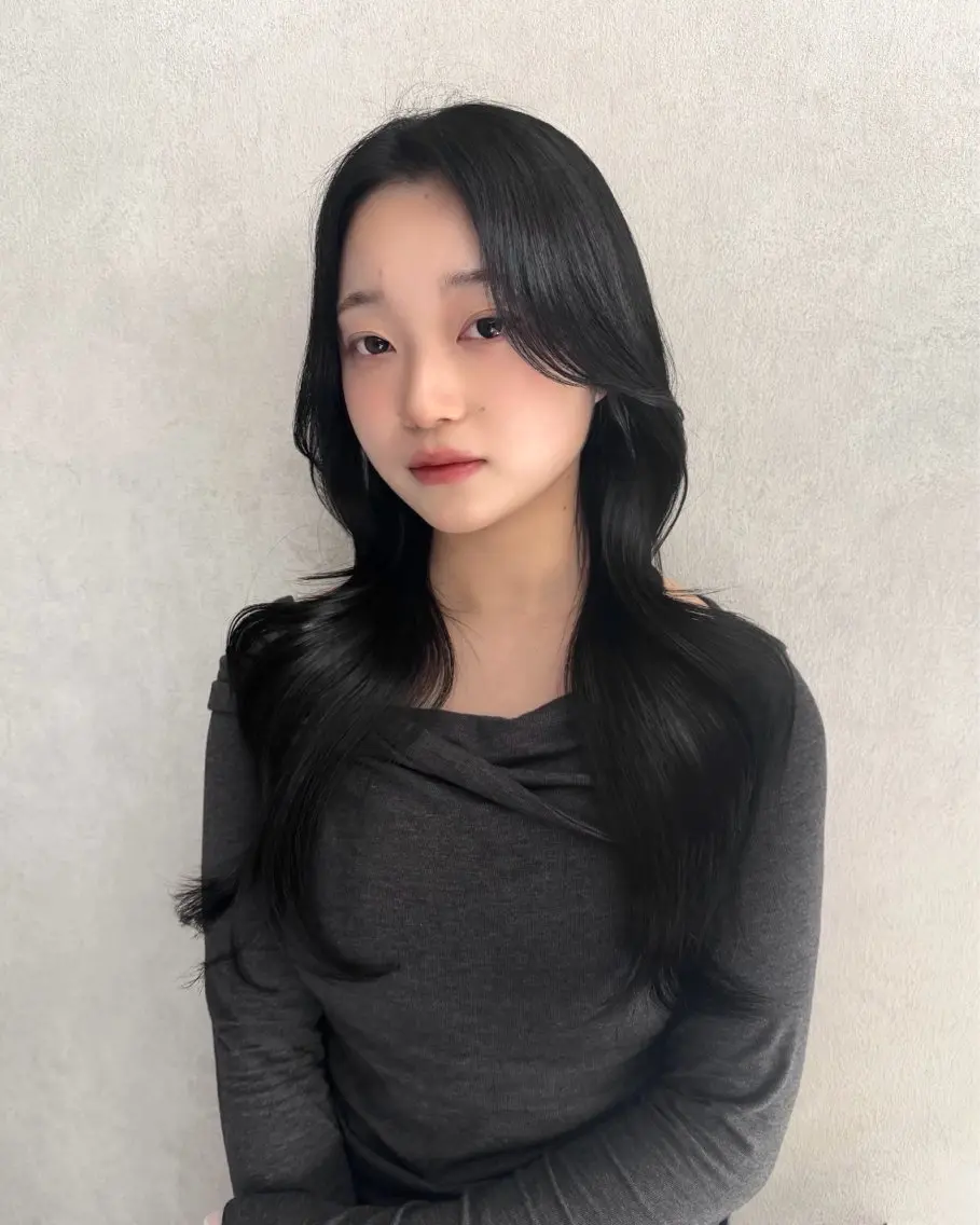ロング カラー ベージュカラー ブリーチ ブラウンカラー ショコラブラウン 透明感カラー カット レイヤーカット 韓国ヘアayameのヘアスタイル