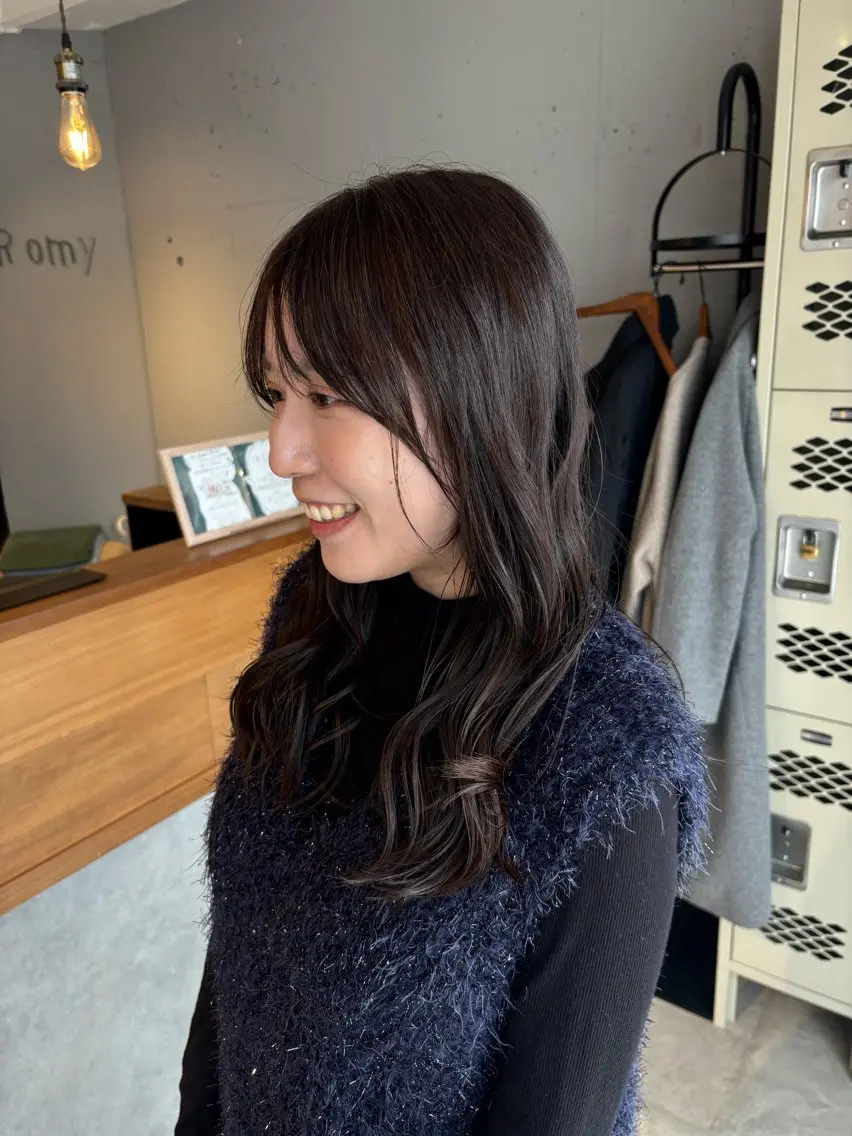 ロング カラー グレージュ 顔周りカット Romy まるのヘアスタイル