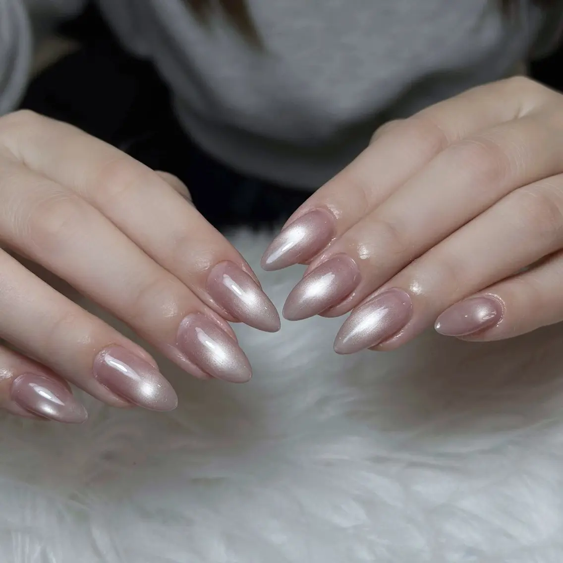ネイル オーロラネイル ボルドー ブラウン 氷ネイル・うるうるネイル キラキラネイル ハンドネイル Julli NailStudioのネイルデザイン