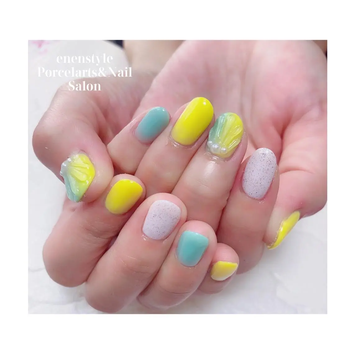 ミディアム ネイル ジェルネイル ニュアンスネイル オフィスネイル ワンカラーネイル パラジェル ハンドネイル 🐾enen style 🐾のネイルデザイン