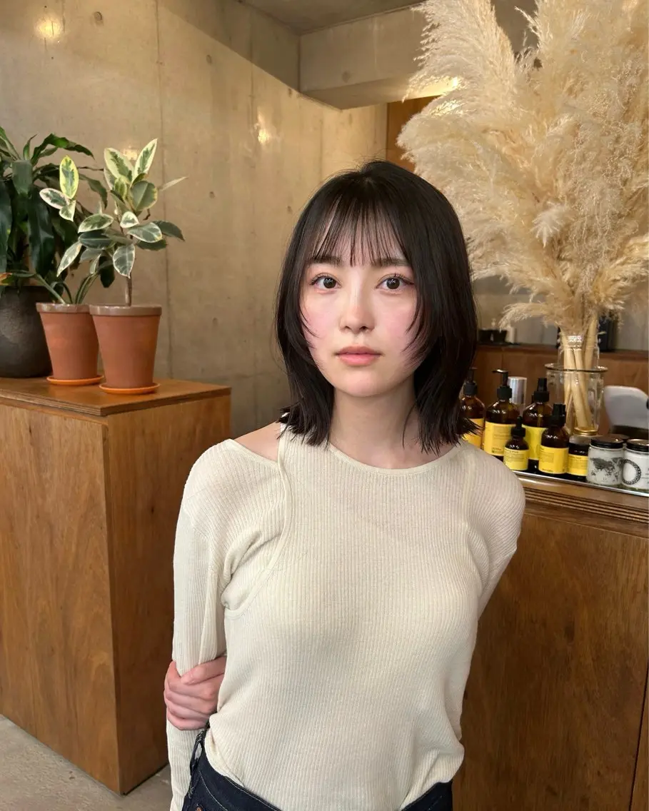 ミディアム ボブ 伊賀 海優のヘアスタイル