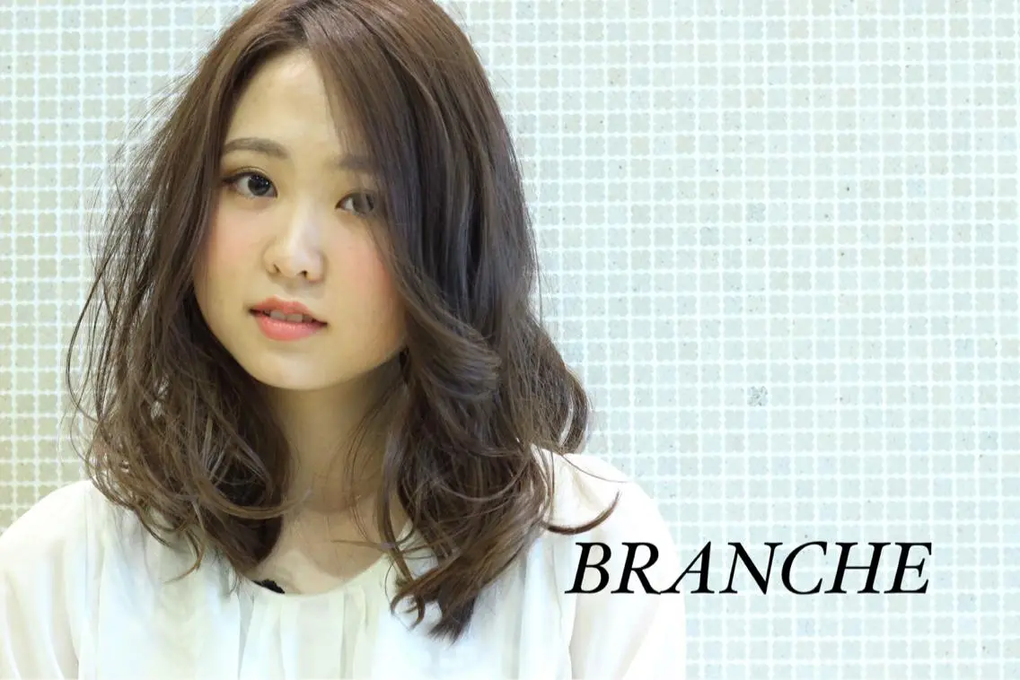 セミロング カラー 透明感カラー イルミナカラー 高橋 瑞季のヘアスタイル