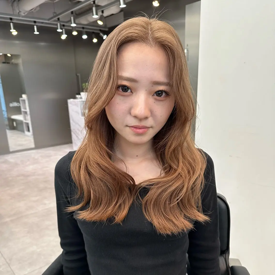 セミロング カラー ハイトーン/ブリーチ 🤍Suzuka🤍のヘアスタイル