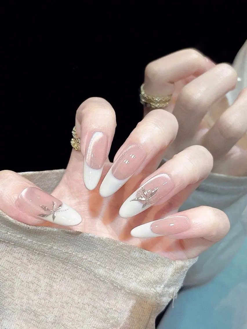 ネイル キラキラネイル 韓国ネイル ロングネイル ワンカラーネイル ワンホンネイル ハンドネイル Rina Nail.Novaのネイルデザイン