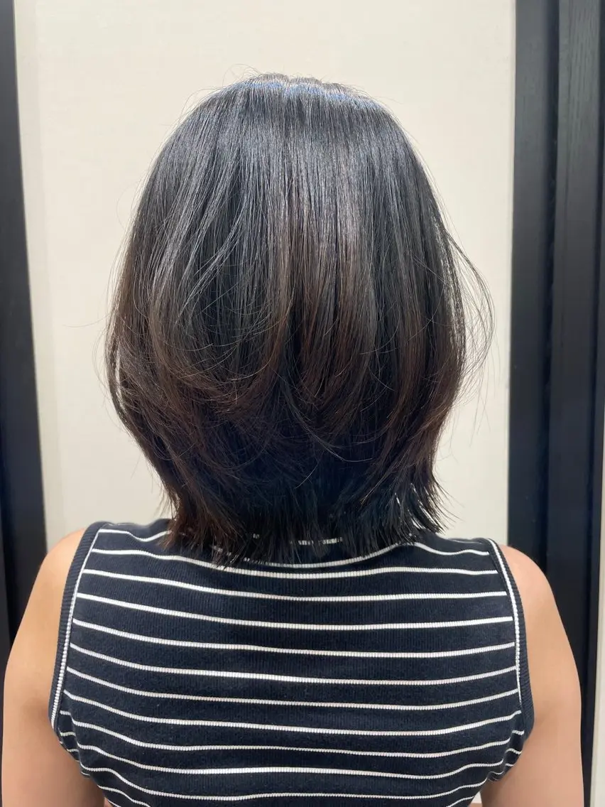 ミディアム 伊東 咲織のヘアスタイル