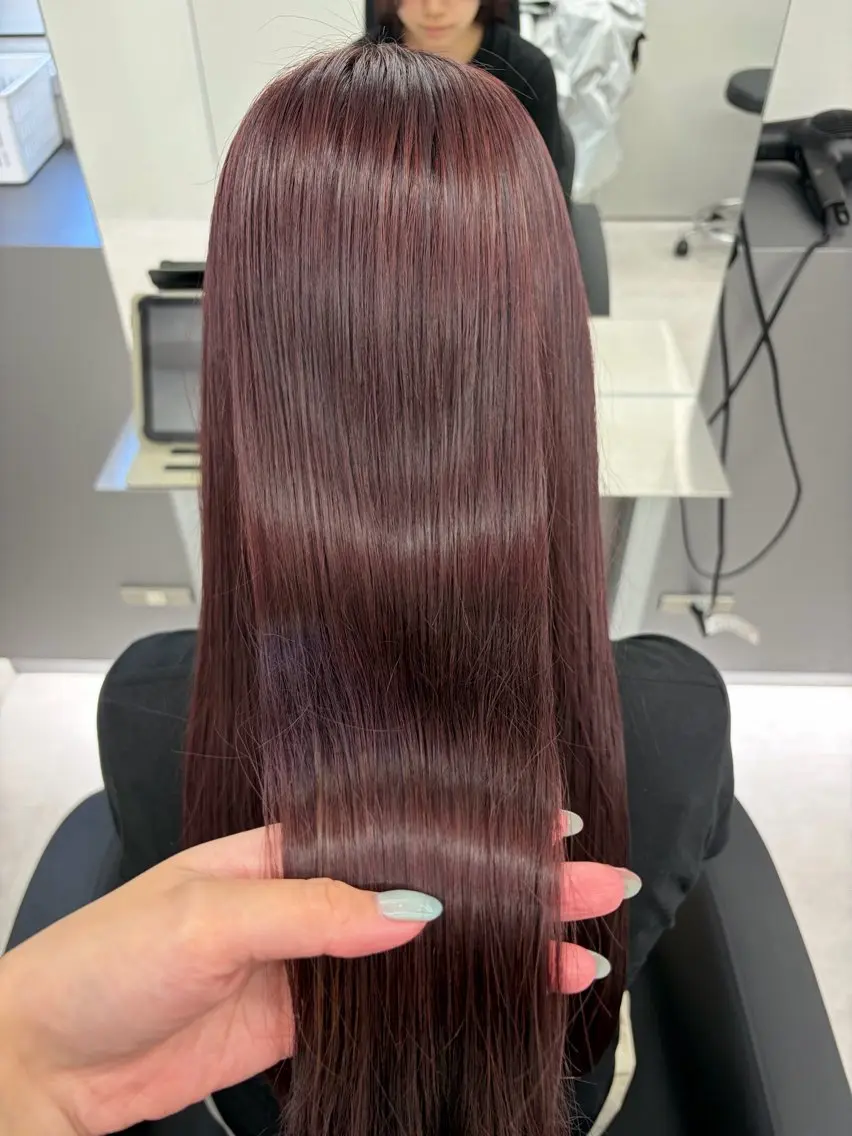ロング カラー ヘアカラー 白石 彩音のヘアスタイル