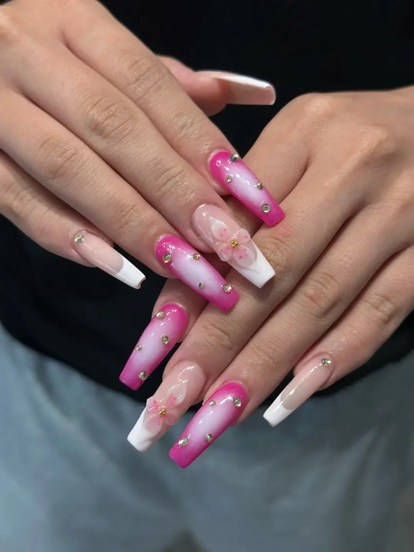 ネイル チークネイル ドット フレンチネイル グラデーション ハート ハンドネイル ハンドケア Eli Muse 新宿ネイルのネイルデザイン