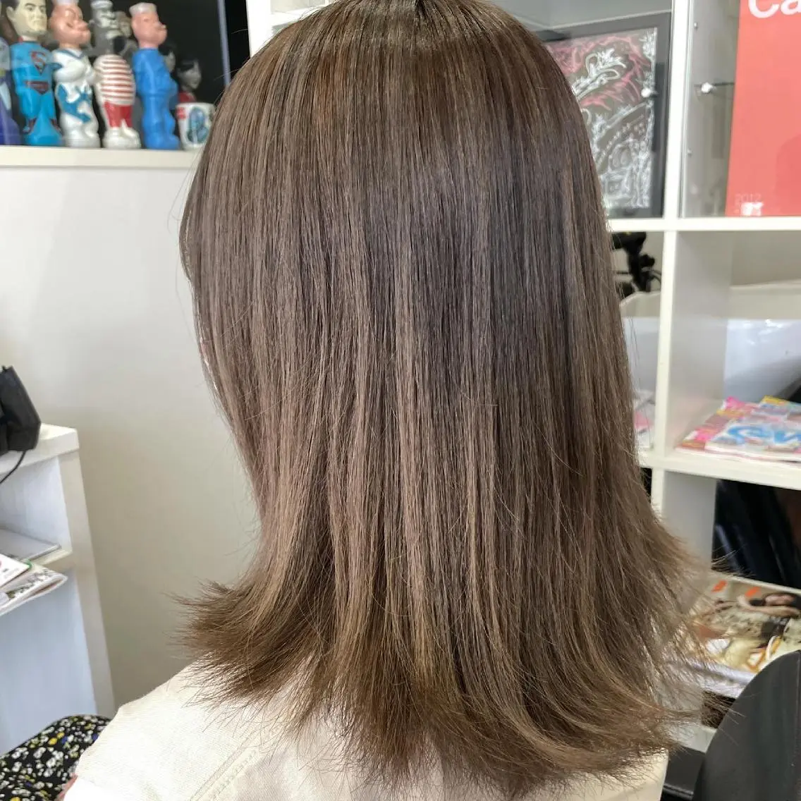 セミロング カット ヘアカラー トリートメント シンヤヘアーズ 泉大津本店のヘアスタイル