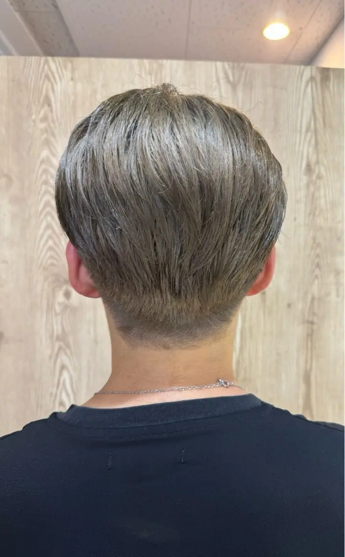 カラー メンズ シルバー reeed konnoのヘアスタイル