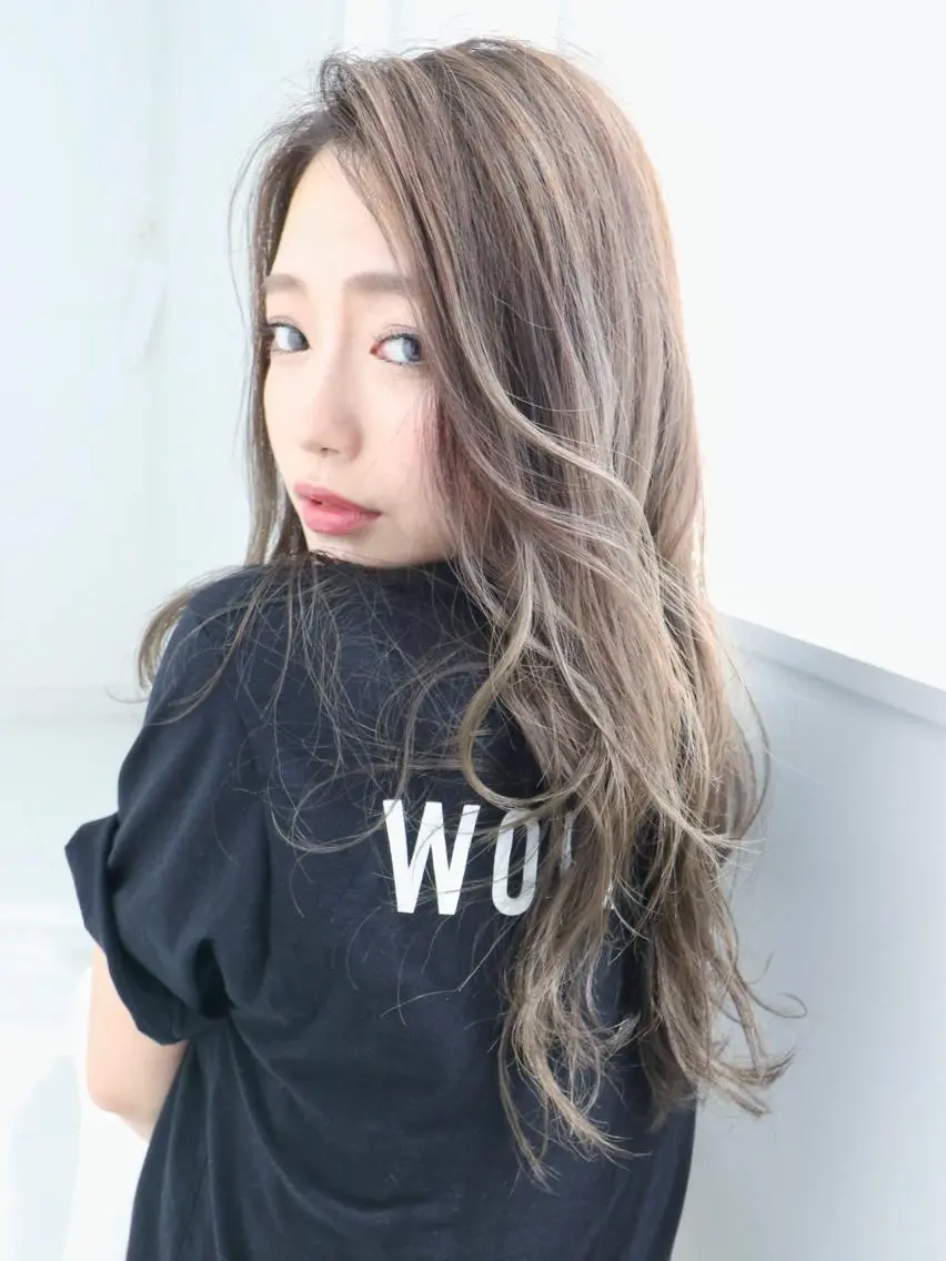 高校卒業カラー🌸✨ハイライトで同級生よりワンランク上のカラーで新生活を‼️の写真
