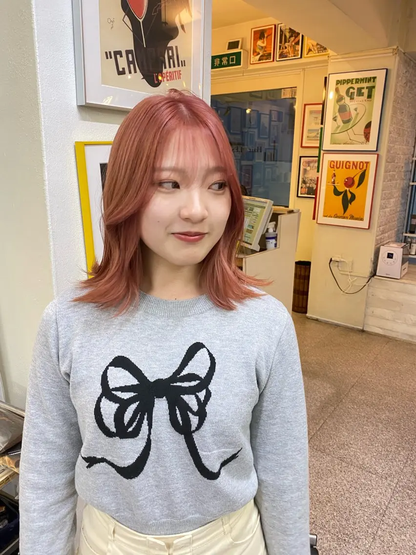 ミディアム カラー ベージュカラー ブリーチ ピンクカラー ピンクベージュ カット ヘアカラー トリートメント レイヤーウルフ エクステ磯部のヘアスタイル