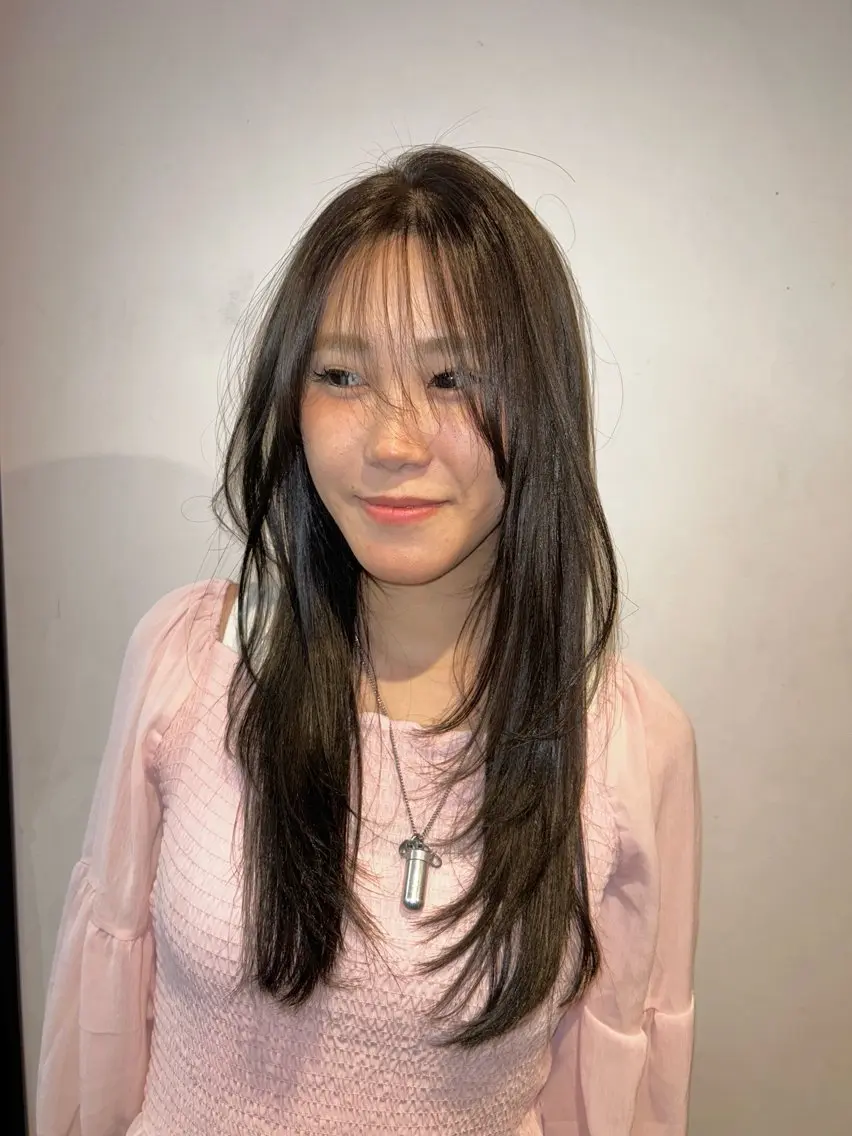 ロング カット ヘアカラー 桑江 紫瑞花のヘアスタイル