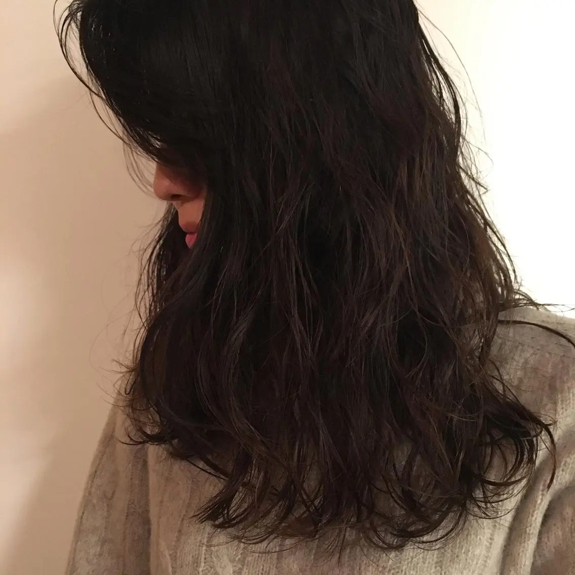 ロング パーマ くせ毛 外国人風カラー のばた ちかのヘアスタイル