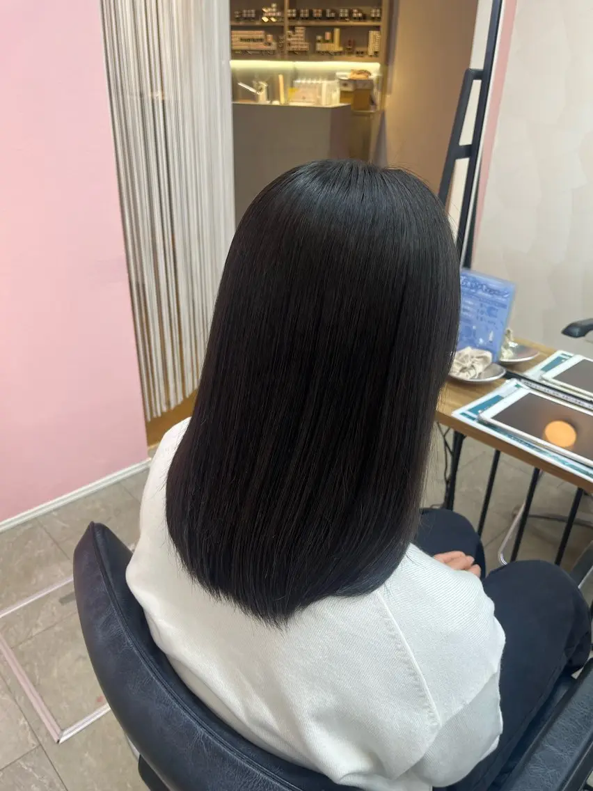 NAO／ KOS pinkのヘアスタイル