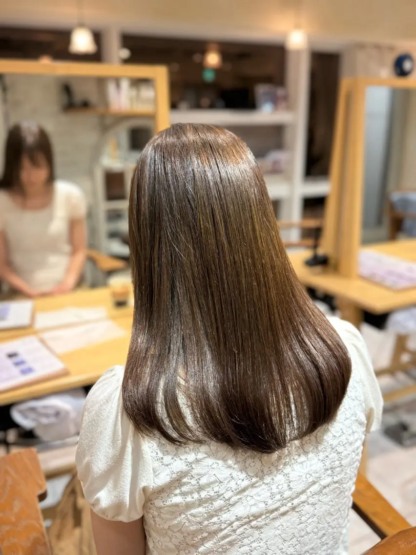 ロング カラー ベージュカラー オリーブベージュ 山口 ななみのヘアスタイル