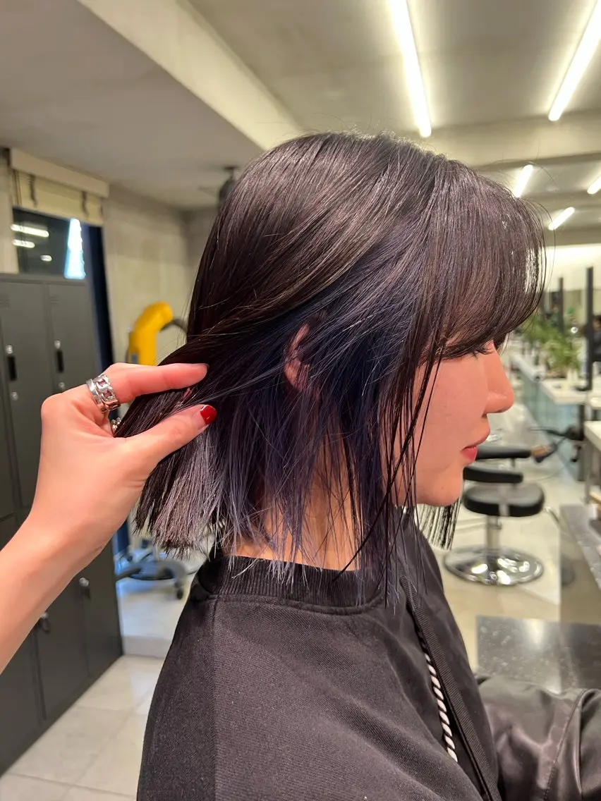 ミディアム カラー ブルーカラー インナーカラー パープルカラー ヘアカラー ハイライト/白髪ぼか し/臼田さりな🌹のヘアスタイル