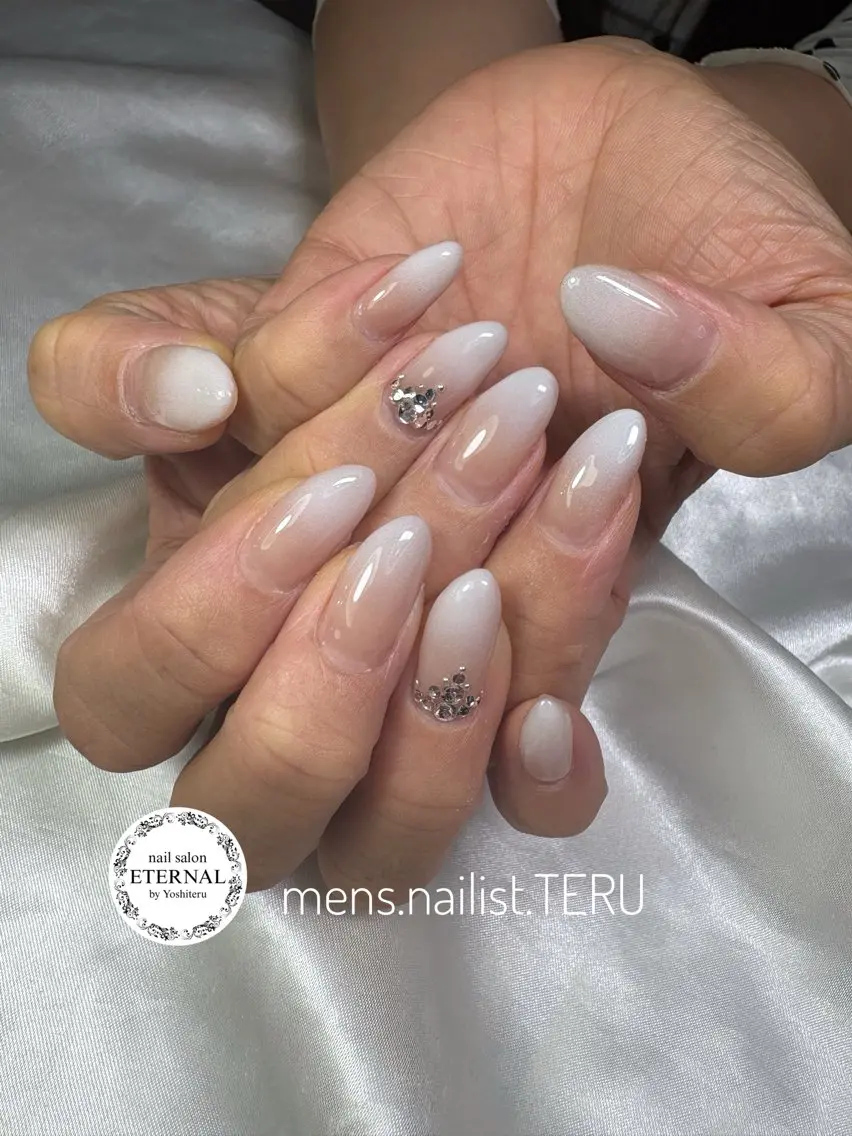 ネイル グラデーション メンズネイル ホワイト nailsalon ETERNALのネイルデザイン