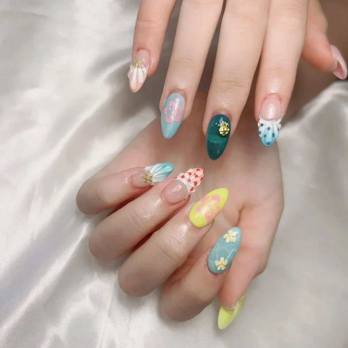 ミディアム イエローカラー ハンドネイル gallery Yumiのネイルデザイン