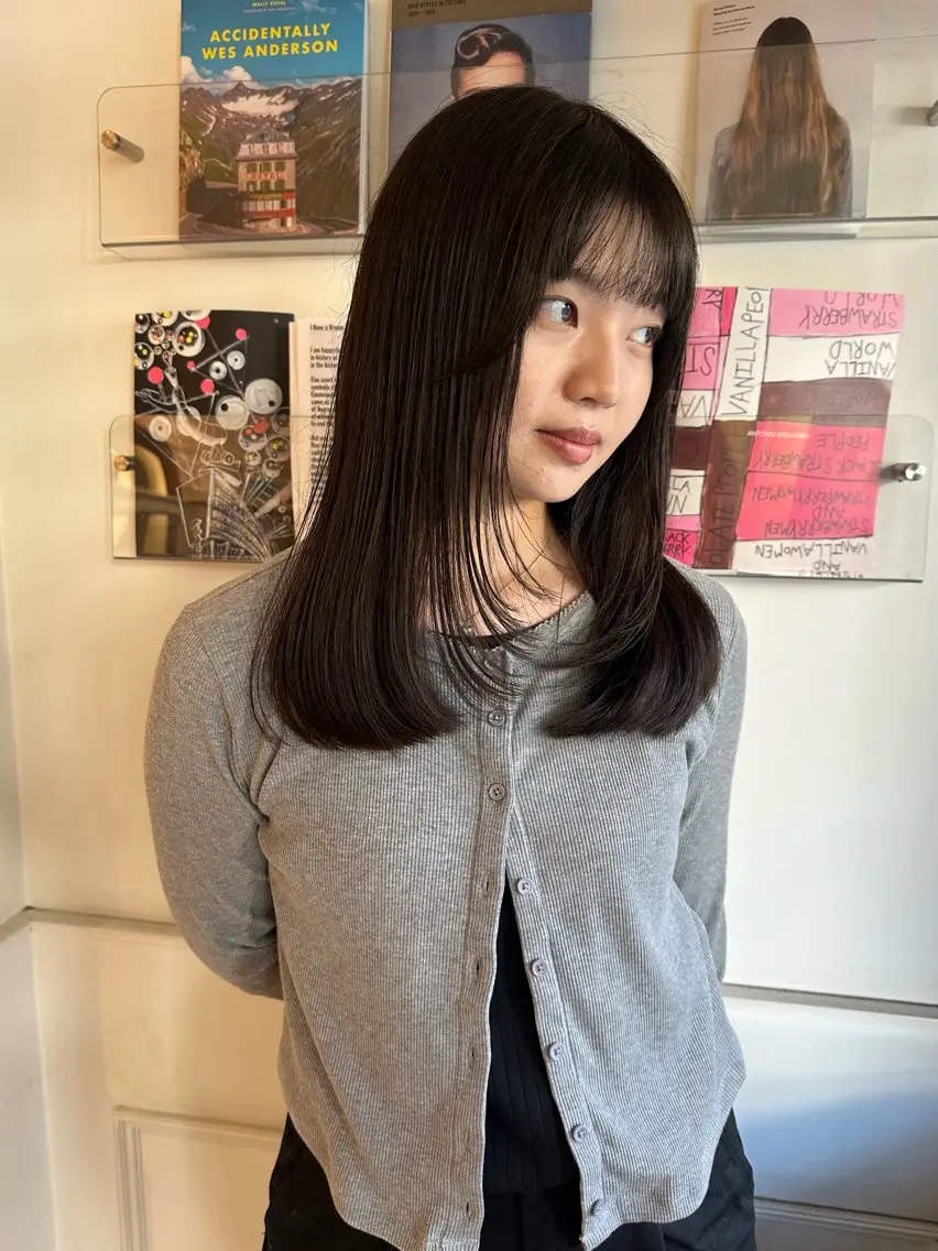 セミロング レイヤーカット カット ヘアカラー Manaka🟤 今泉　Musiiikのヘアスタイル