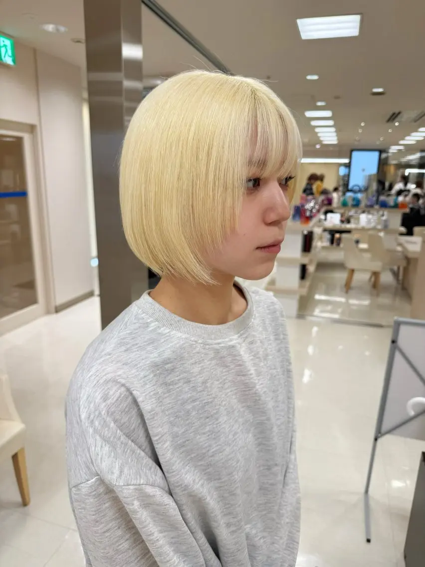 ショート ヘアカラー 岡田 和馬のヘアスタイル