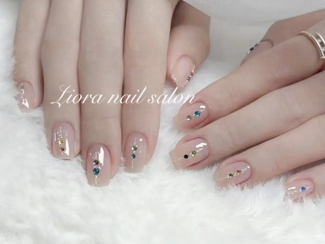 ネイル フレンチネイル ジェルネイル ガーリー グラデーション キラキラネイル ハンドネイル Liora nailのネイルデザイン