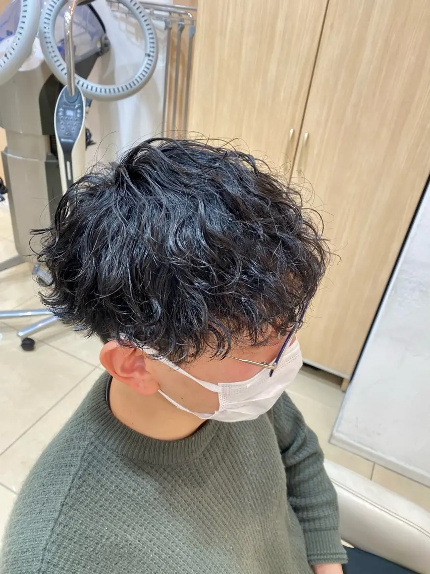 ショート パーマ メンズ カット パーマ メンズ特化型美容師 栗山勇人のヘアスタイル