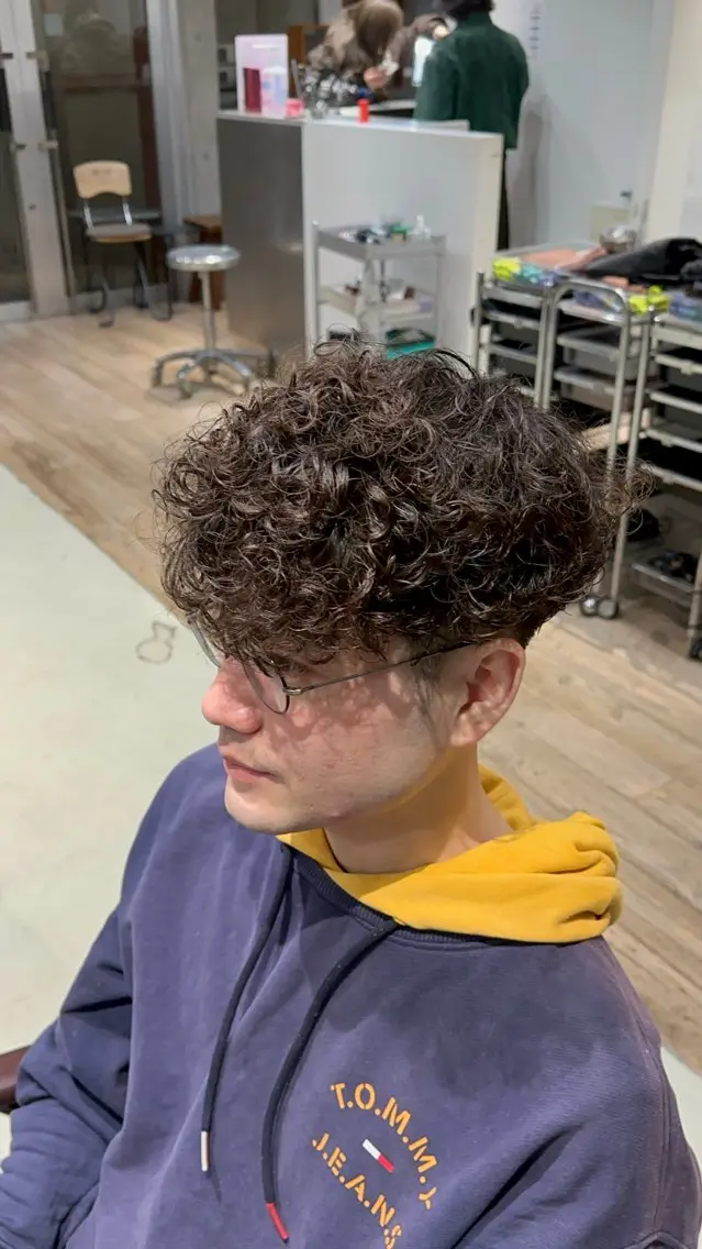 パーマ メンズ スペインカール カット パーマ fifth原宿 宮部蓮のヘアスタイル
