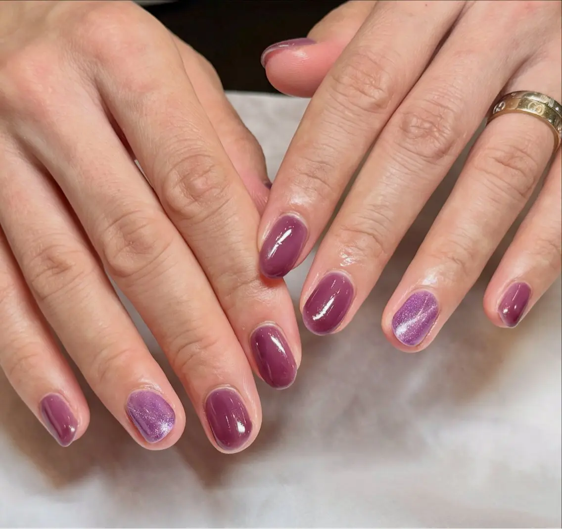ネイル マグネットネイル ワンカラーネイル パープル Nail Rea 🫧ayaka🫧のネイルデザイン