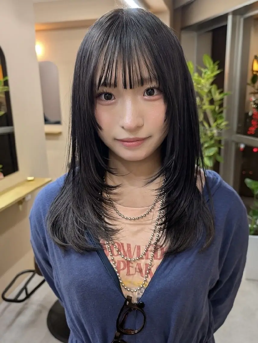 セミロング パーマ ハッシュカット 髪質改善 レイヤーカット 縮毛矯正 トリートメント カット 縮毛矯正 mood 髪質改善 ダブルカラーのヘアスタイル