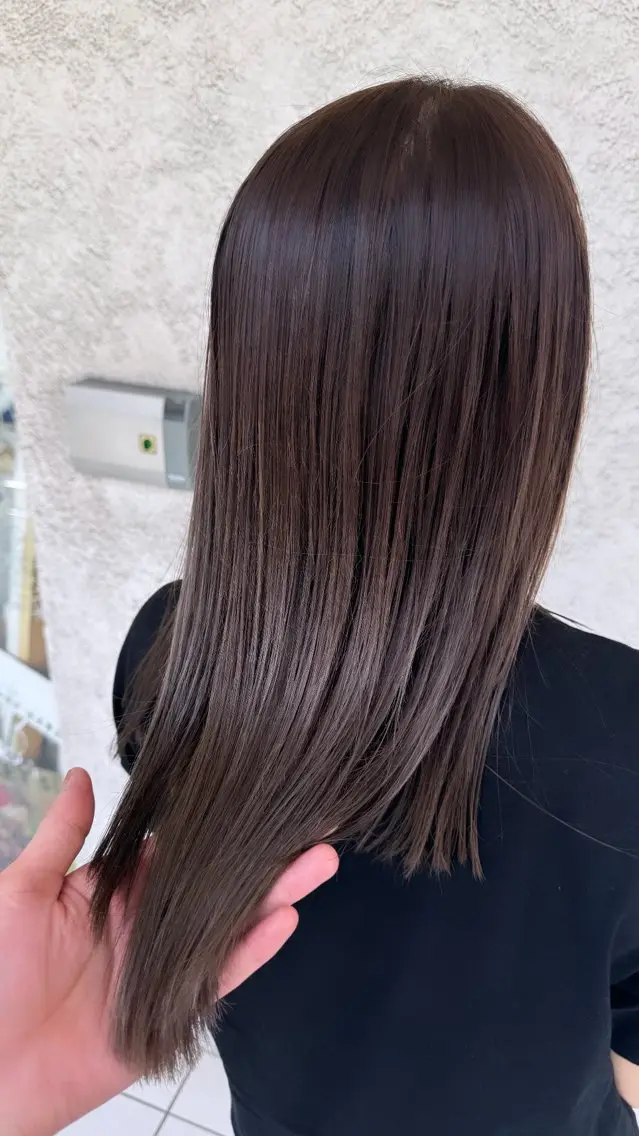 セミロング カラー 縮毛矯正 椎葉 祐也のヘアスタイル