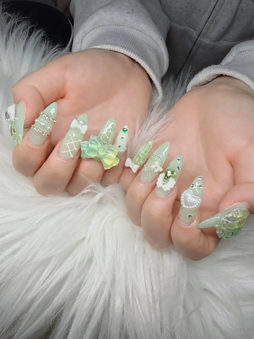 ネイル 長さ出し グラデーション 卒業式 キラキラネイル マグネットネイル Lee Nailsのネイルデザイン