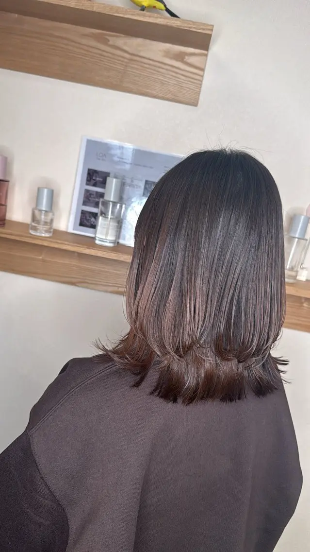 ミディアム ミディアムレイヤー くびれヘア レイヤーカット 根本 奈緒のヘアスタイル