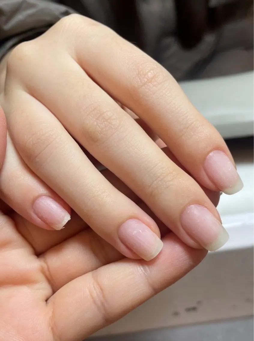 自爪オフ+甘皮ケア+ 爪の形整えの写真