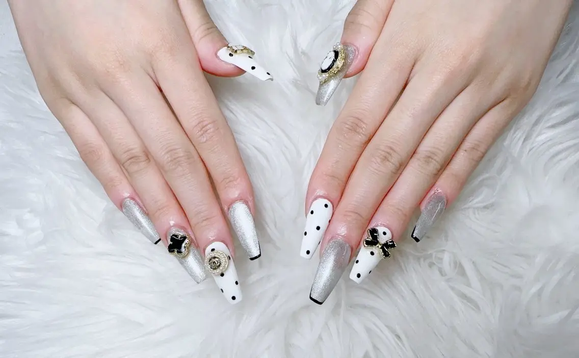 ネイル 長さ出し フレンチネイル ジェルネイル ガラスフレンチ 韓国ネイル ハンドネイル ハンドケア For U nail スカルプ専門店のネイルデザイン