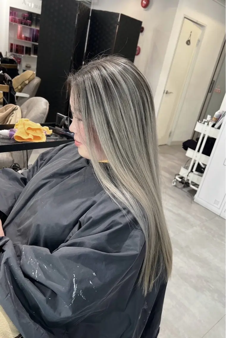 ロング カラー バレイヤージュ グレージュ レイヤーカット ヘアカラー トリートメント 指名数No.1 /NAOYAのヘアスタイル