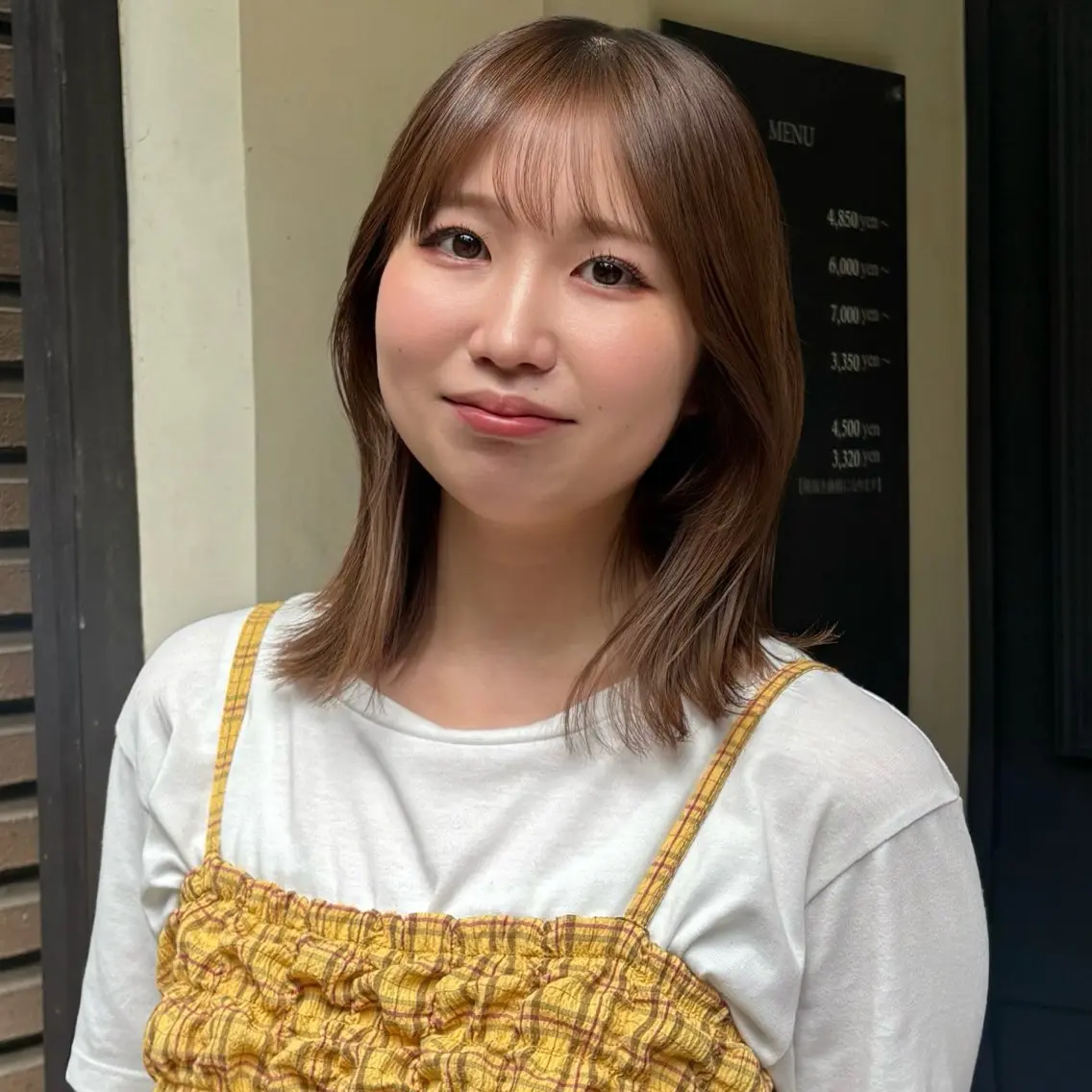 ミディアム カラー ミディアムレイヤー ベージュカラー 透明感カラー オリーブベージュ くびれヘア カット ヘアカラー 村上陽菜乃/レイヤ ー/透明感カラーのヘアスタイル