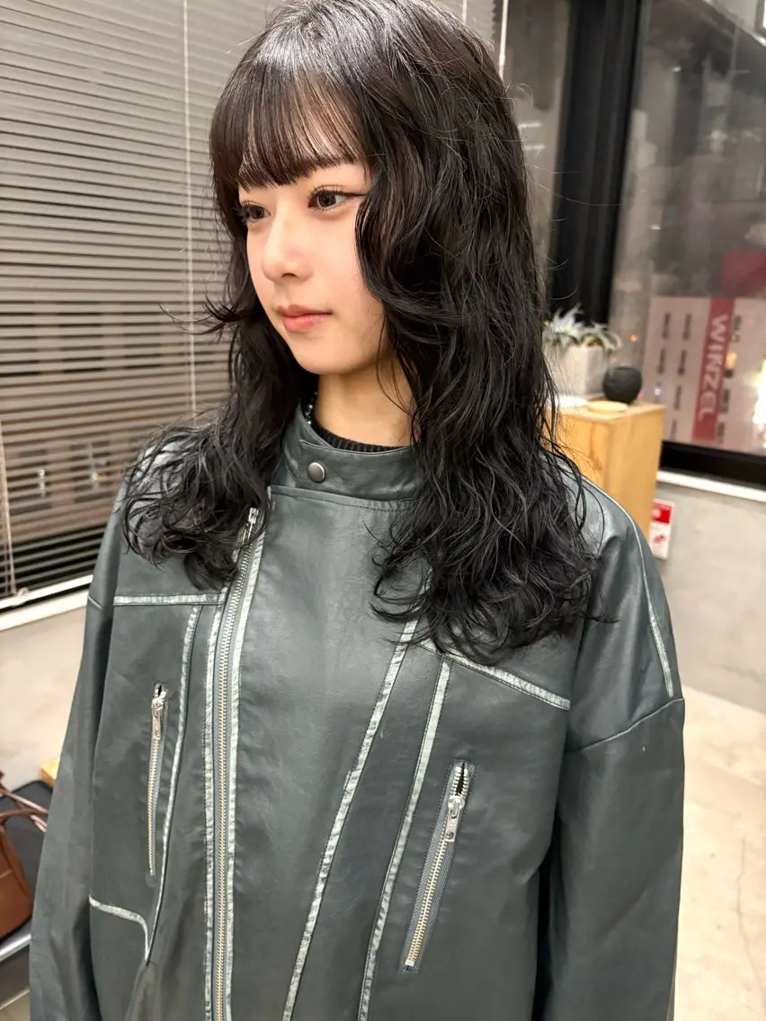 ミディアム パーマ ミディアムパーマ 顔まわりレイヤー レイヤーカット カット パーマ トリートメント tetohair 森田浩平のヘアスタイル