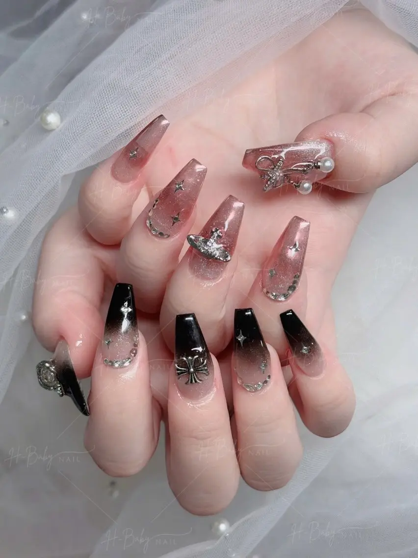 ネイル フレンチネイル ジェルネイル ガラスフレンチ ハロウィン ハート H.baby Nail Salonのネイルデザイン