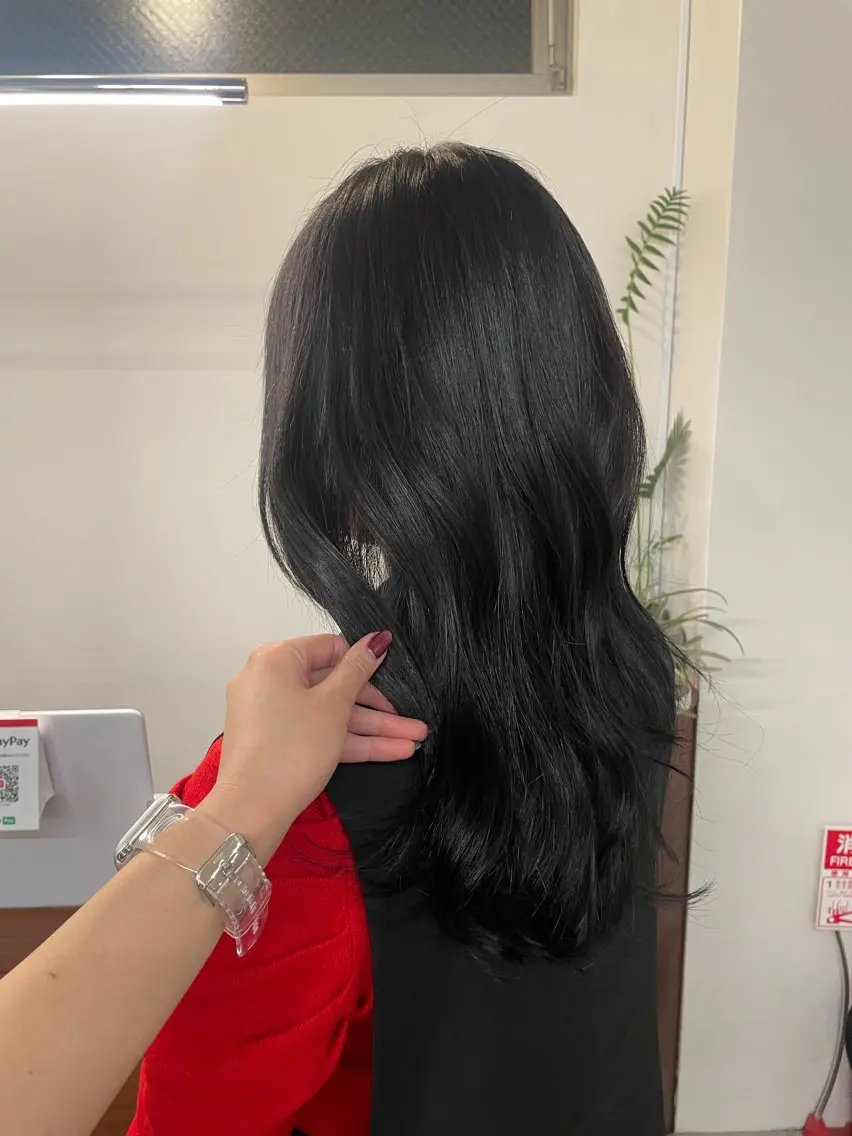 ロング カット ヘアカラー 顔まわりレイヤー 透明感カラー🩵🩵のヘアスタイル