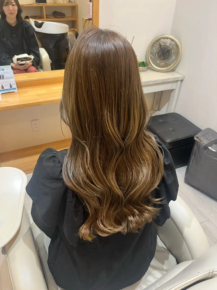 ロング カラー ベージュカラー 🪞Unge チヒロ 女性限定のヘアスタイル