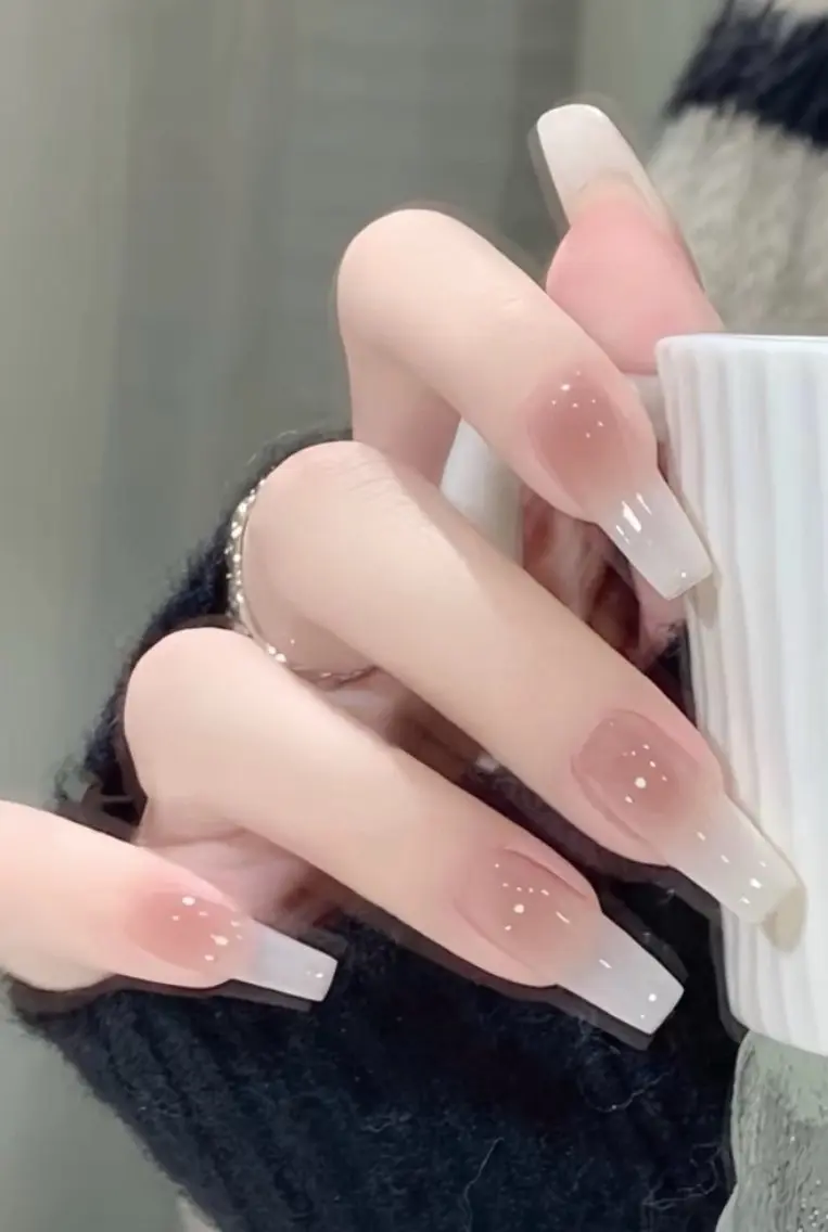 ネイル チークネイル 長さ出し フラワーネイル フレンチネイル ガーリー sun nail池袋 モデル募集のネイルデザイン