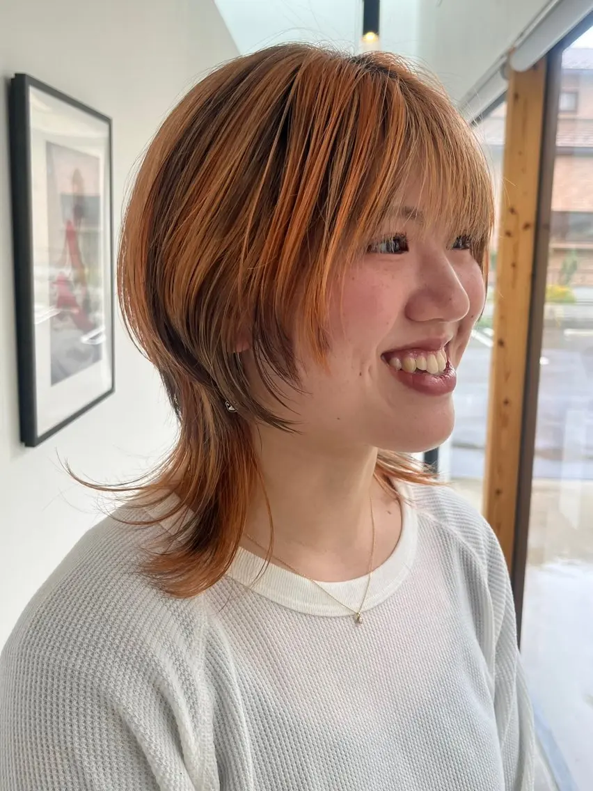 ミディアム カラー 黒髪 ブリーチ オレンジ カット ヘアカラー パーマ/縮毛矯正 揚村武斗のヘアスタイル
