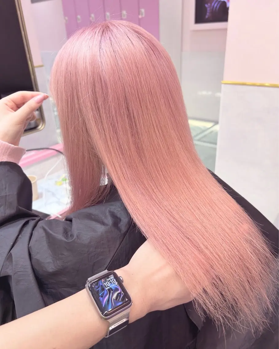 セミロング カラー 透明感カラー ピンクカラー ヘアカラー トリートメント ヘアセット レイン🌏🌱 似合わせ/ハイトーンのヘアスタイル