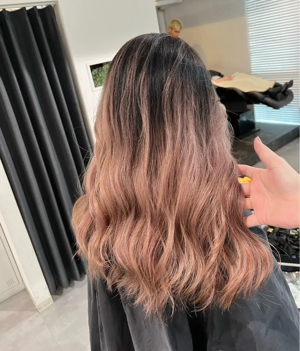 セミロング カラー バレイヤージュ ベージュカラー ピンクカラー ピンクベージュ レイヤーカット 指名数No.1 /NAOYAのヘアスタイル