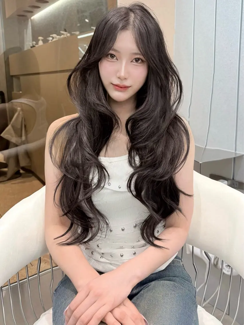ロング カラー ヘアアレンジ アッシュ 黒髪 ブリーチ ブルーカラー ブルーブラック カット ヘアカラー トリートメント ヘアセット 大宮‎縮毛矯正🩵 レイヤー　佐藤和のヘアスタイル